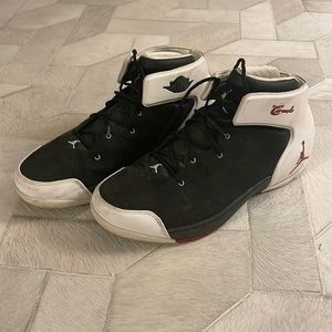 Carmelo Jordans mens size 11 -barely worn.